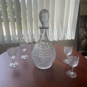 Crystal decanter queens lace